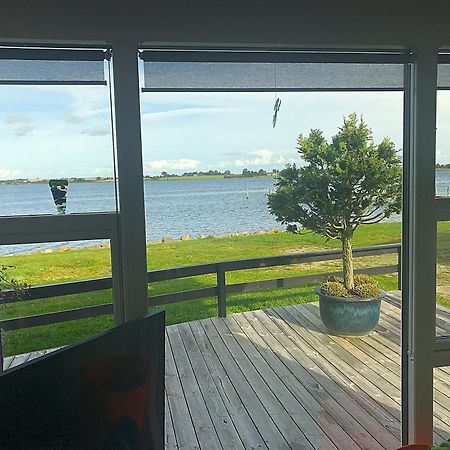 Eksklusiv Sommerhus Beliggende I Vandkanten Munkebo Exterior foto